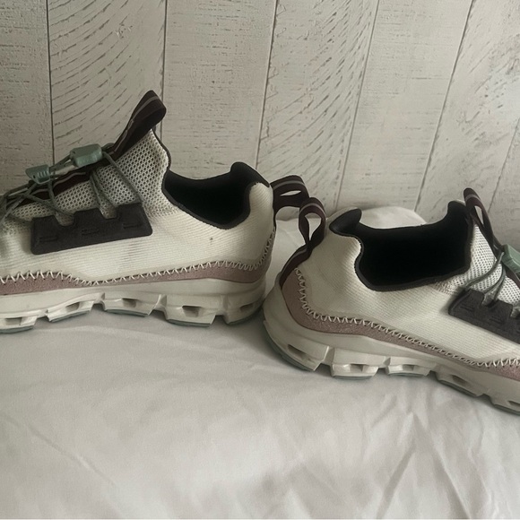 On Women's Athletic Shoes - White and brown - Picture 3 of 5